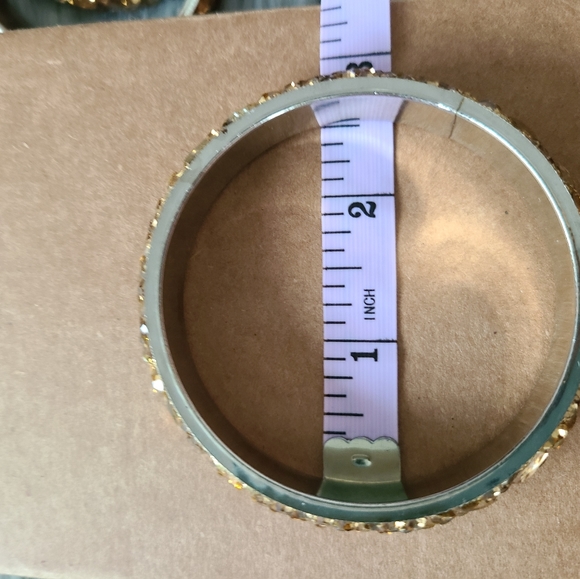 4 Stunning Chunky Bracelets - Picture 5 of 5